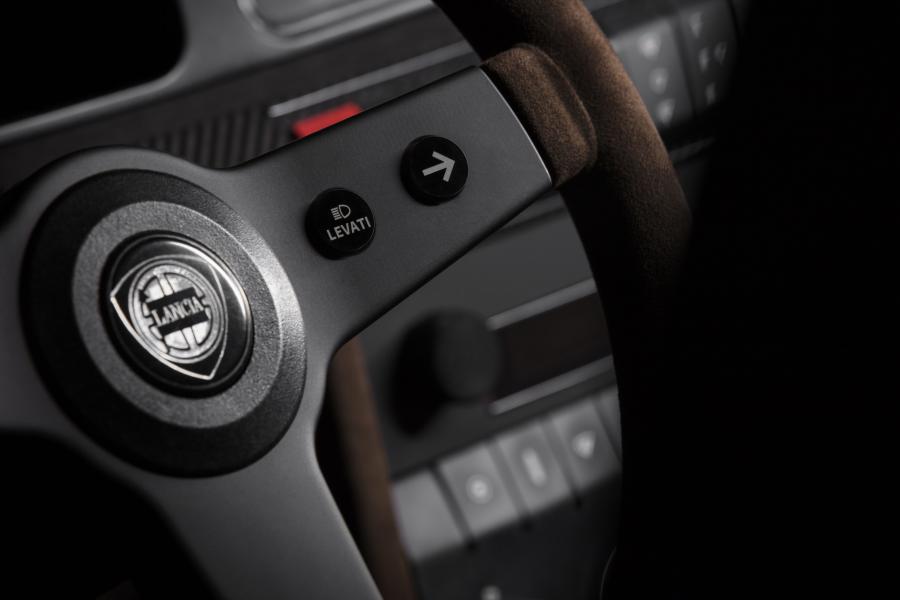 Детали интерьера Lancia Delta Futurista by Automobili Amos (831) 2018 года  (фото 7 из 18)